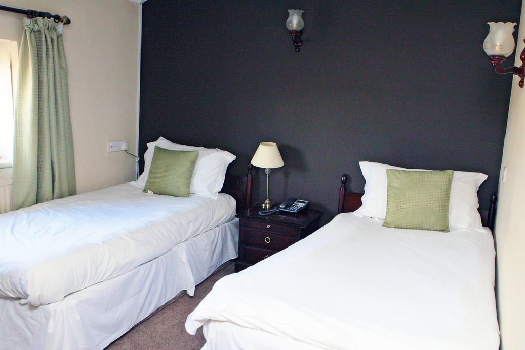Отель Clough Manor Denshaw Номер фото