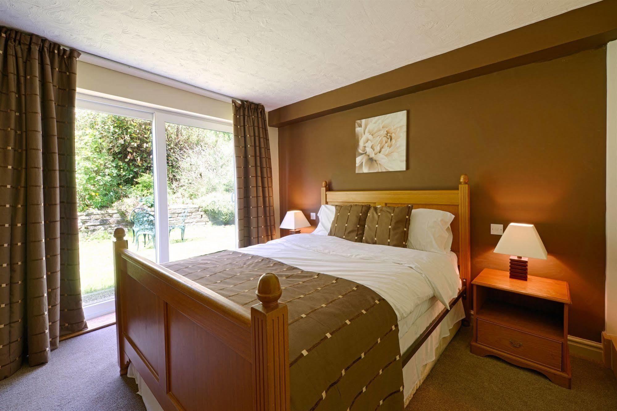 Отель Clough Manor Denshaw Экстерьер фото