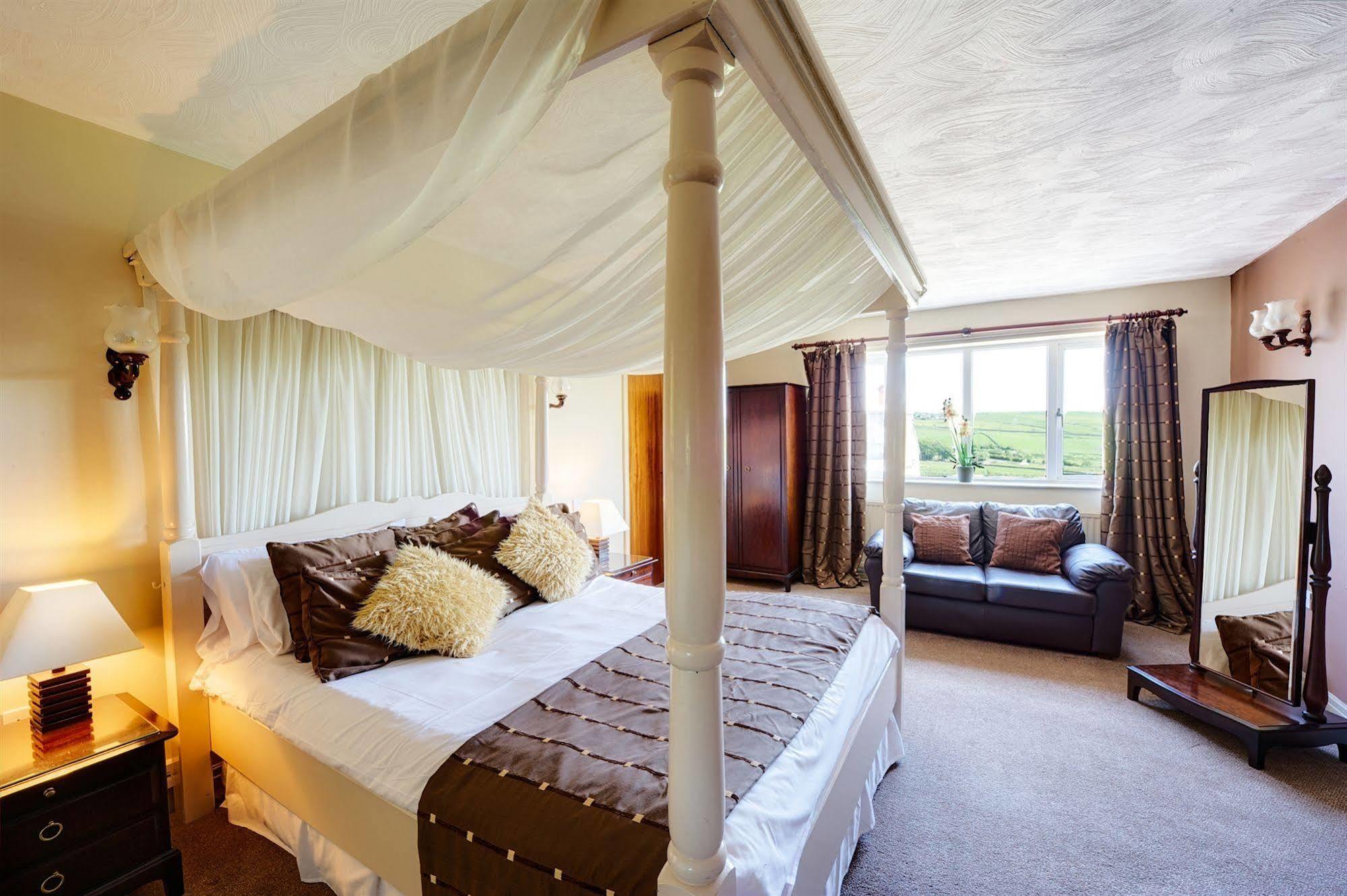 Отель Clough Manor Denshaw Экстерьер фото