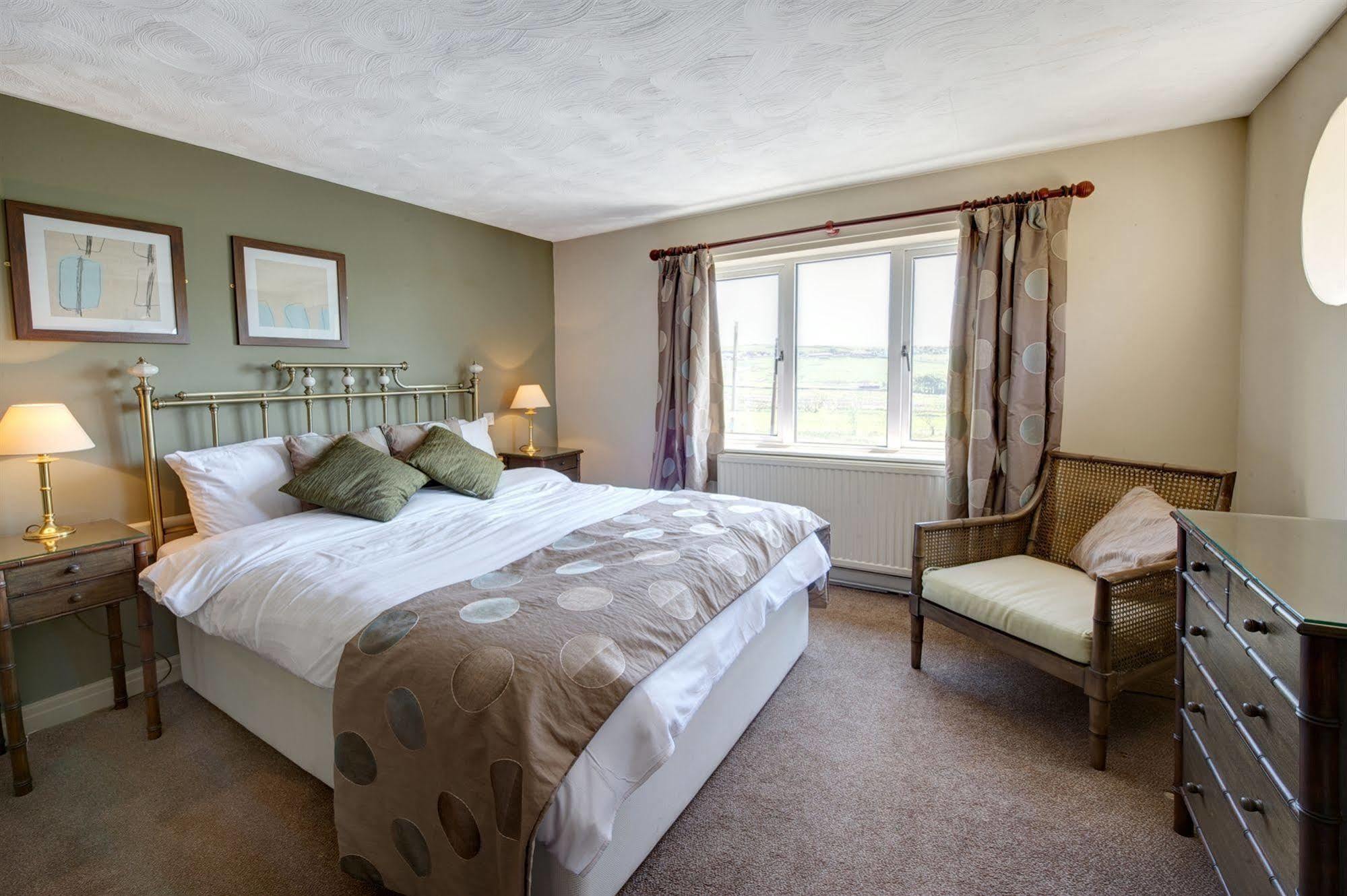 Отель Clough Manor Denshaw Экстерьер фото